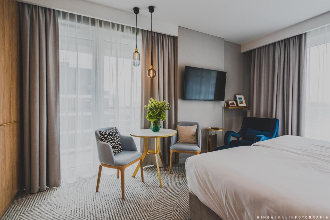 Standard Room 1 King Bed