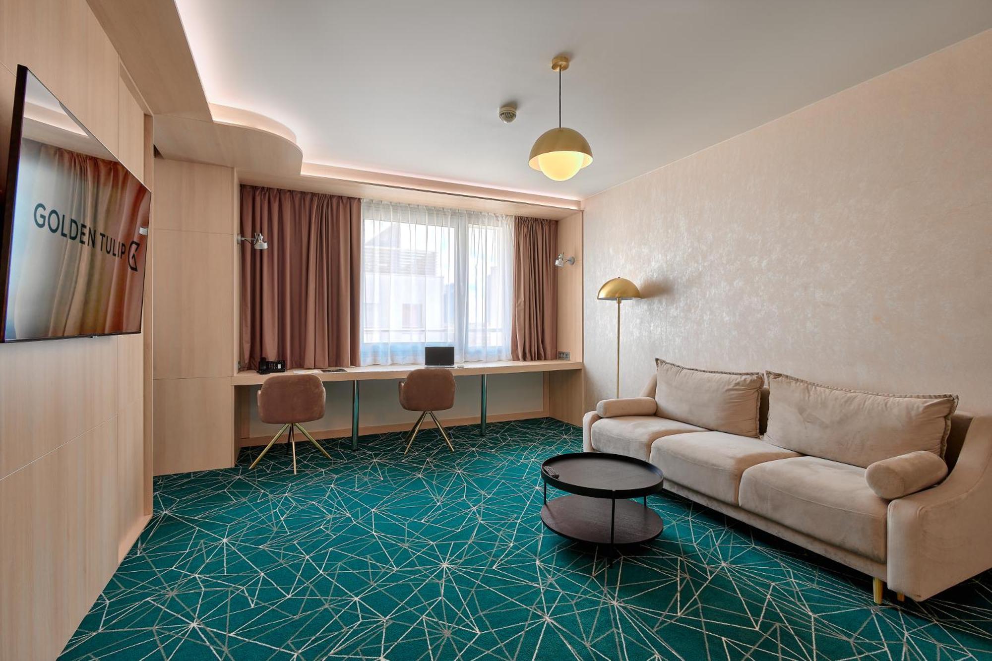 Junior Suite 1 King Bed