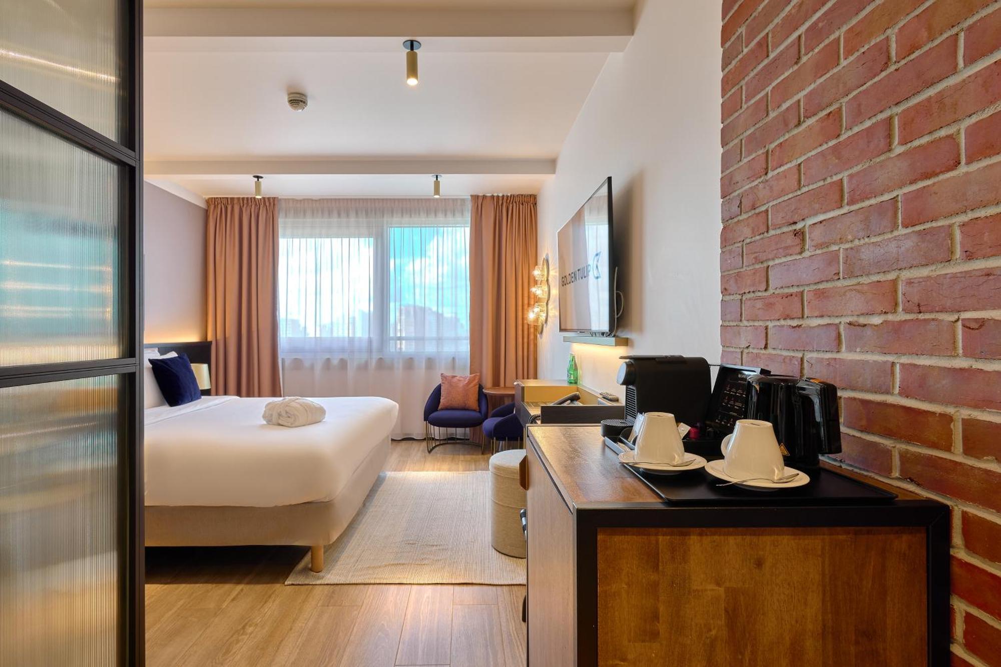 Executive Room One Queen Bed